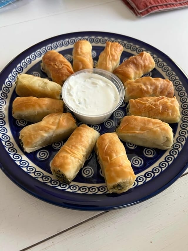 Dozen Spinach Rolls Tray.