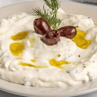 Homemade Tzatziki Appetizer Spread (addictive)